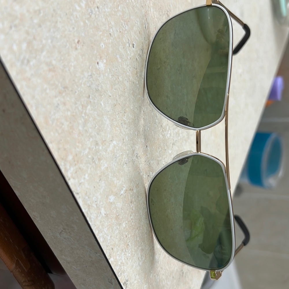Maui Jim Kami Sunglasses. Gold frame with Maui Brilliant Green lenses. Soft case